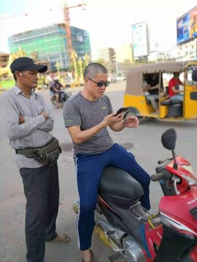 “如果中国警察敢来抓你，我会用枪顶着他的脑袋”