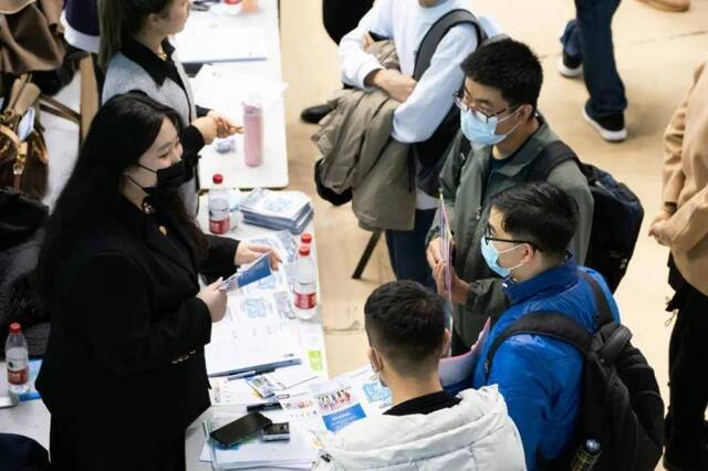 多图慎入！现场直击哈工大最大规模的线下招聘会