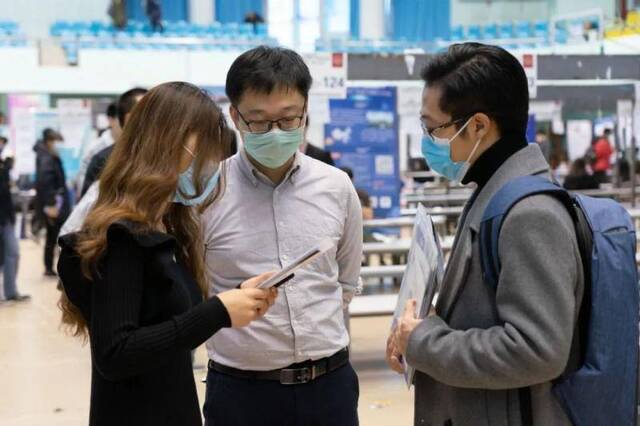 多图慎入！现场直击哈工大最大规模的线下招聘会