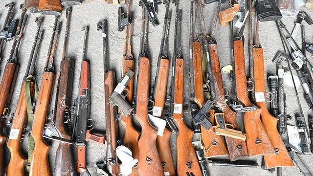 步枪、匕首、刺刀……一批非法枪支、管制刀具在沪被集中销毁