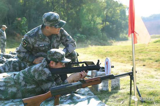 军事日，湖南衡阳市委书记市长走上射击场