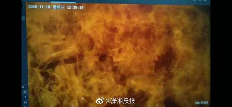 湖南汨罗餐馆爆炸监控流出 疑似煤气罐突然起火 有人员浑身是火逃出