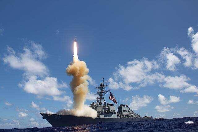 美军首次从军舰上发射拦截弹 成功拦截一枚洲际弹道导弹