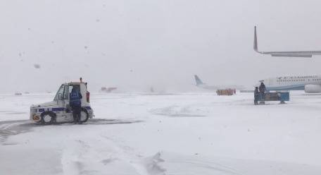 黑龙江暴雪持续 哈尔滨机场临时关闭
