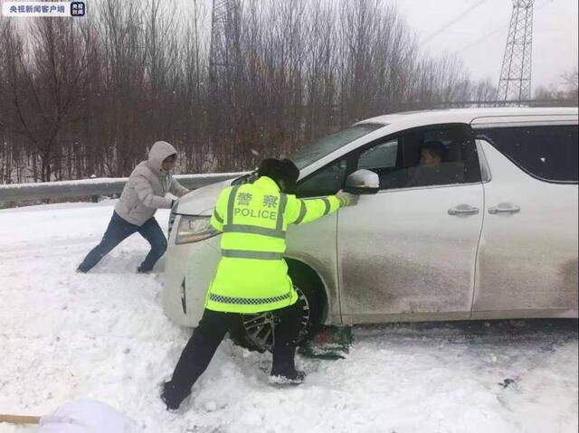 全警上路！黑龙江省出动警力10000余人次迎战恶劣天气