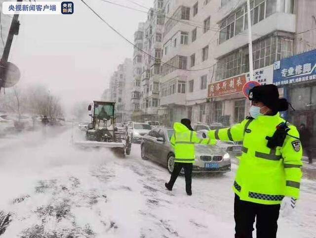 全警上路！黑龙江省出动警力10000余人次迎战恶劣天气