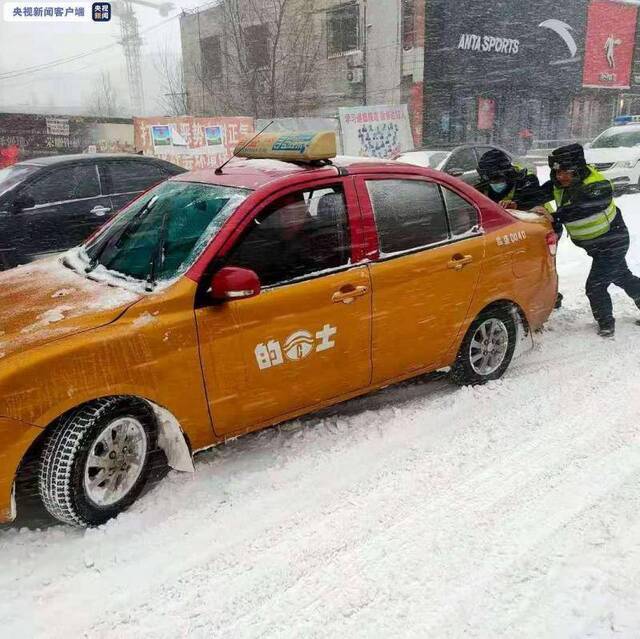 全警上路！黑龙江省出动警力10000余人次迎战恶劣天气