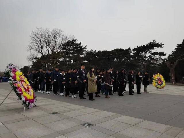 传承红色基因 弘扬英烈精神 ——临床一系抗美援朝烈士陵园党日活动纪实