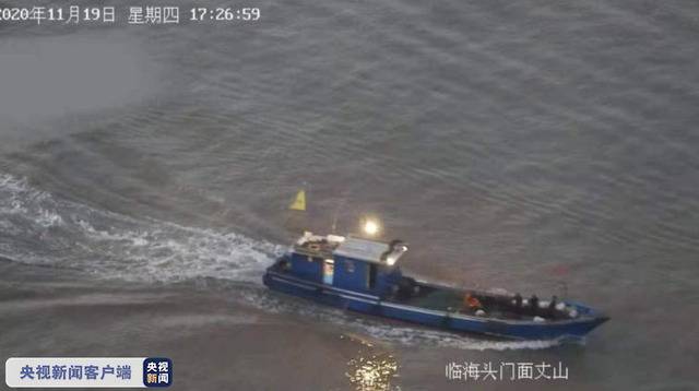 一渔船沉没9人落水 浙江台州海上搜救中心半小时救起全部人