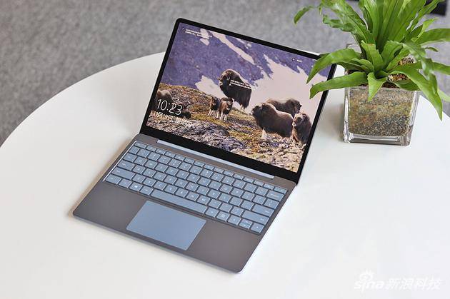 Surface Laptop Go