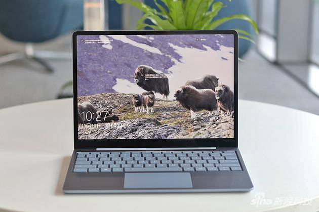 Surface Laptop Go