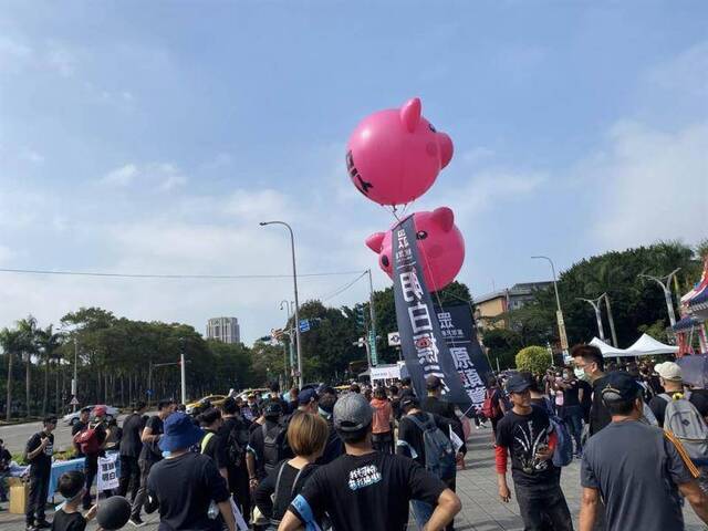 台湾”秋斗“现场（中时电子报）