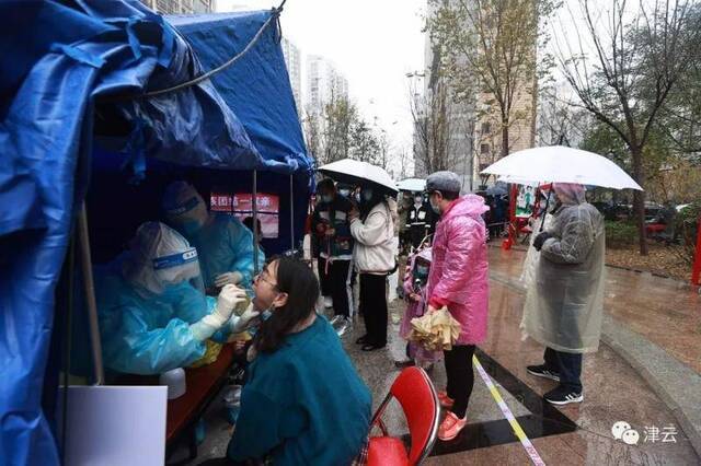 雨雪中全员核酸检测！天津滨海，我们挺你！