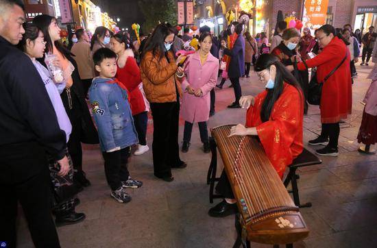 这条街60年前就是网红地 升级改造后更火了