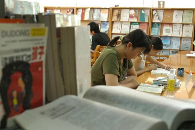 天凉了 有一种温暖来自上海师大图书馆