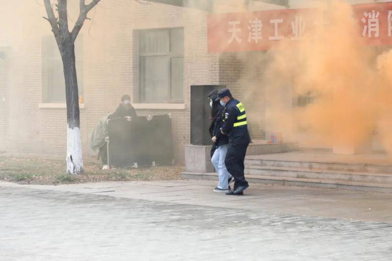 消防安全 警钟长鸣 我校举办消防疏散演练活动