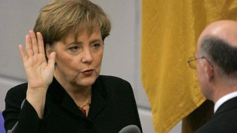 △2005年11月22日，首次当选德国总理的默克尔宣誓就职