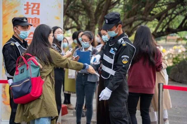 10000+岗位，持续3天，华东师大今年首场线下招聘会火热！