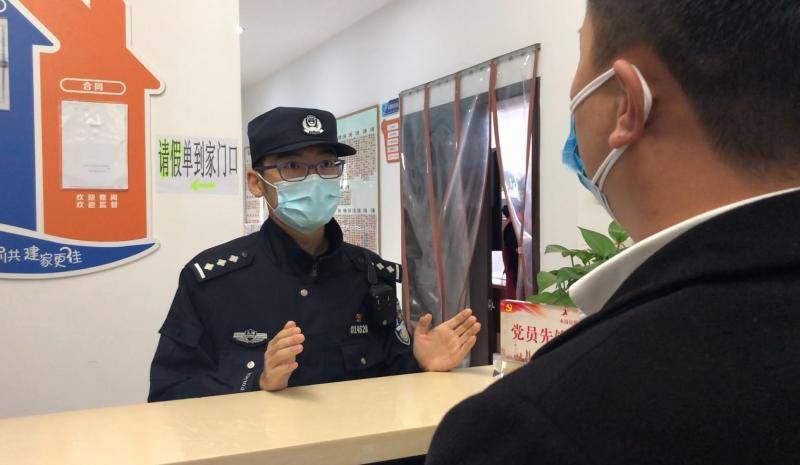因疫情在上海明天华城临时“上岗”的，不仅有滴滴司机，还有一位民警