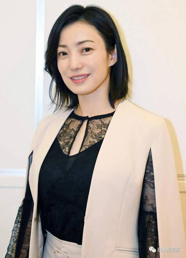 菅野美穗二胎后复出拍戏 得到丈夫堺雅人的支持