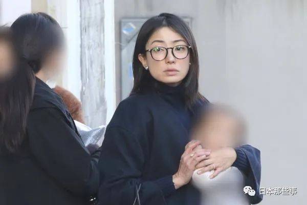 菅野美穗二胎后复出拍戏 得到丈夫堺雅人的支持