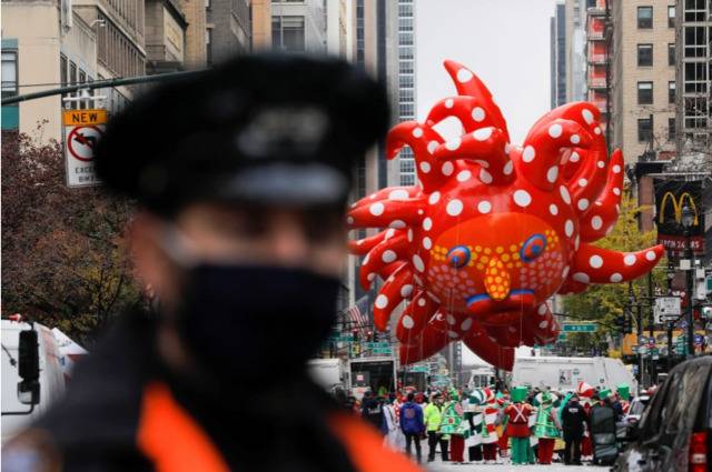 ▲当地时间26日，美国纽约，梅西百货感恩节游行如期举行。图据路透社