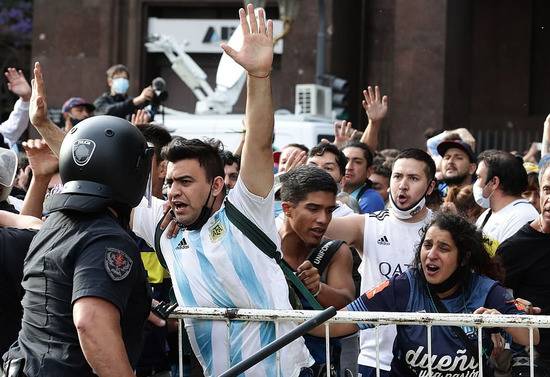 球迷涌向阿根廷首都（图源：法新社）