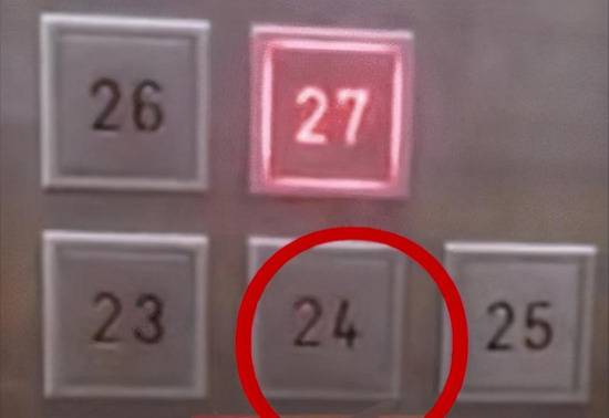 王女士称，27楼是她家，丈夫和李女士租住在24楼