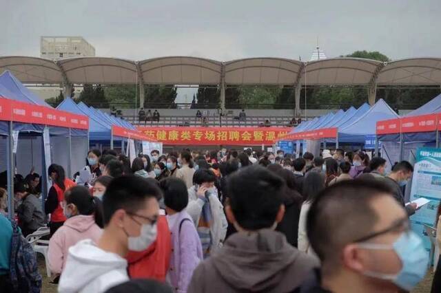 浙江省医药健康类专场招聘会在温州医科大学举行