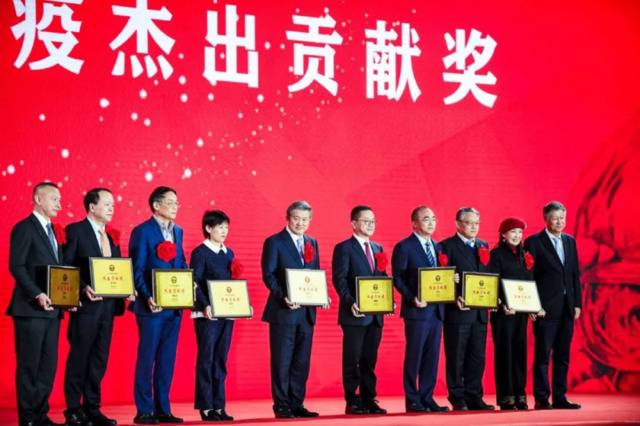 童朝晖、陈东升、张继先等13名校友获“抗疫杰出贡献奖”。通讯员供图