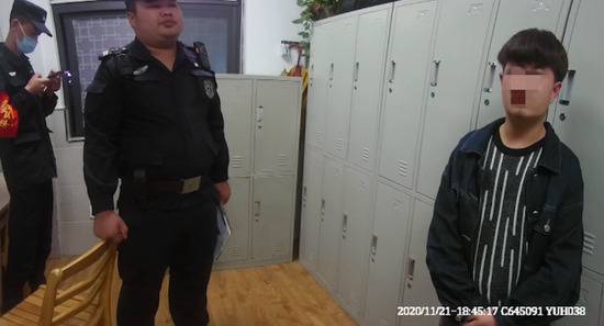 杭州19岁小伙偷穿白大褂在医院四处转悠 只为偷外卖