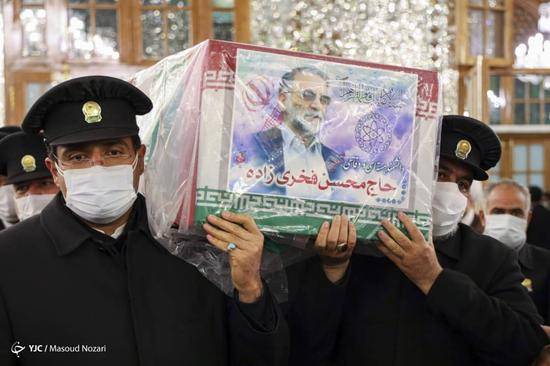 伊朗遭暗杀核科学家法克里扎德葬礼仪式举行。央视新闻客户端图