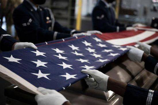 驻日美军飞行员失踪五天后在冲绳旅游胜地被找到 已经死亡