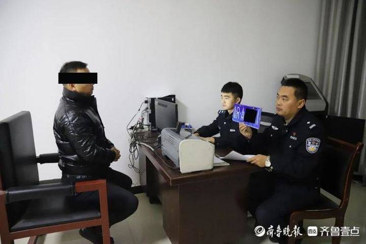 为进出小区方便，男子竟用硬纸板打印别人车牌