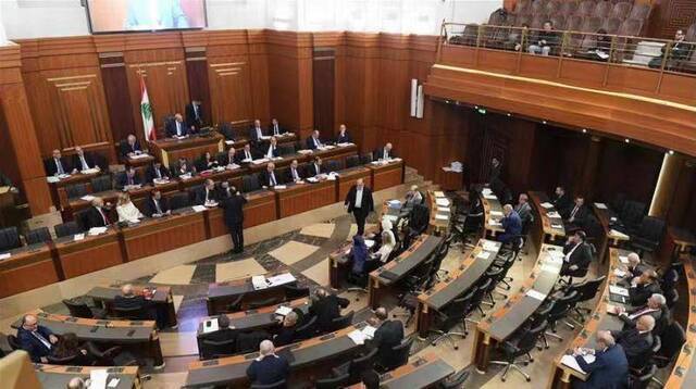 黎巴嫩议会决议要求刑事调查央行、各部委等机构