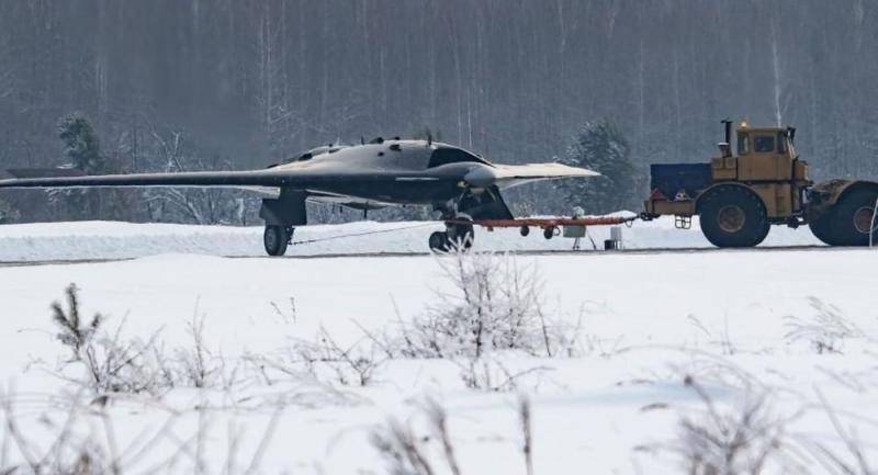此前曝光的俄罗斯“猎人”无人机画面