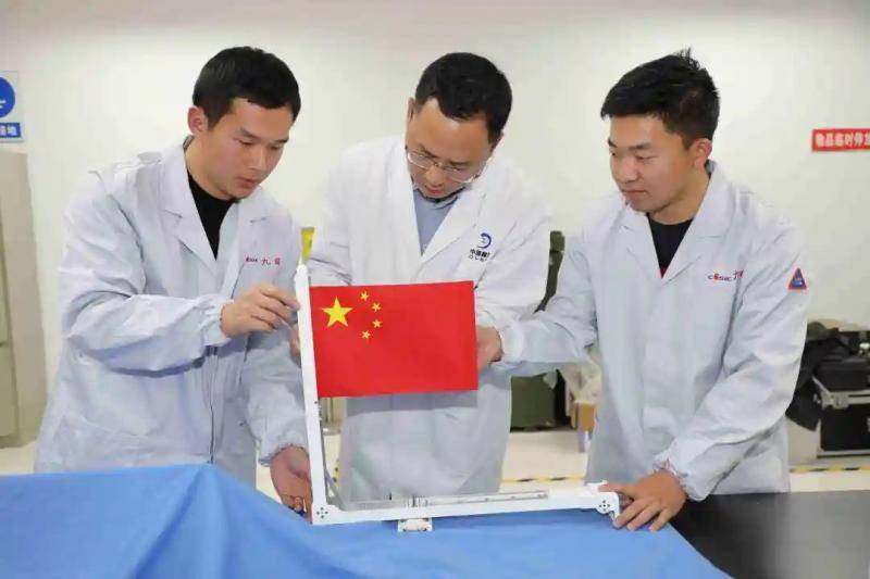 ▲中国航天科工国旗展示系统设计团队开展技术研讨