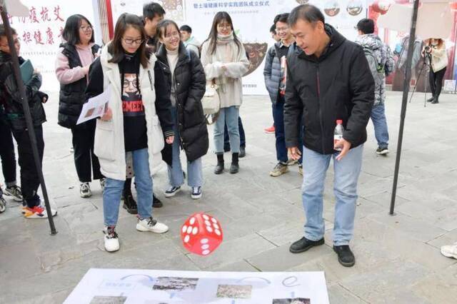 土壤日：南农大7位教授共上生态文明公开课 与学生谈天说“地”