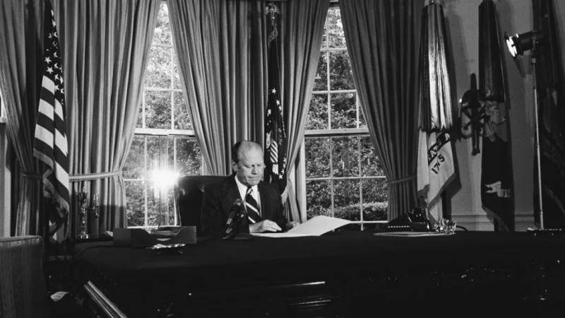 △1974年9月8日，时任美国总统杰拉尔德·鲁道夫·福特宣布授予尼克松完全且无条件的特赦。