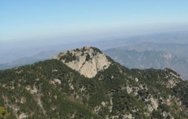 △泰山“尧观顶”（图源自泰山风景名胜区官方网站）