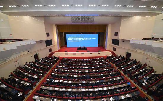 周六，省纪委书记开警示大会：“经济欠发达不是就没有大案了”