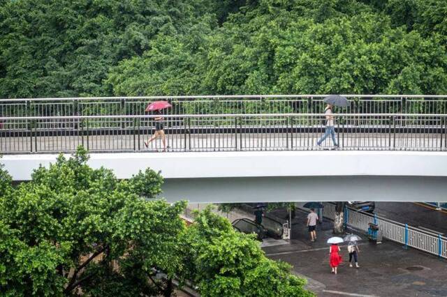 袁家岗天桥陈林摄