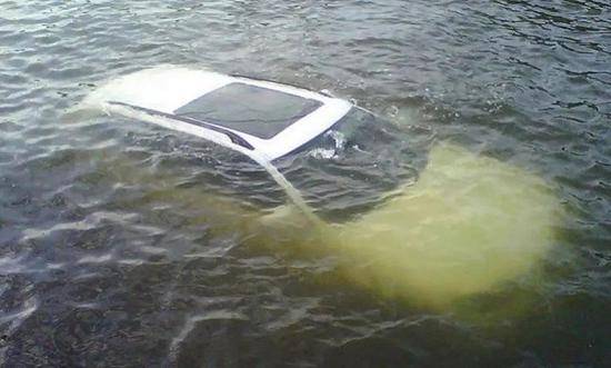 ▲车辆溺水十分危险