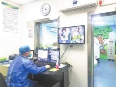 武汉儿童医院发热门诊独立的CT室。记者黄琪刘派摄