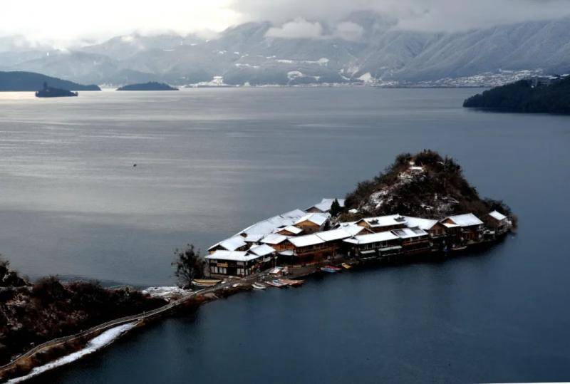 今日大雪  仲冬至，天气寒，愿你心中有暖阳