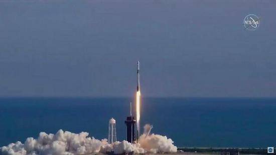 SpaceX货运龙飞船飞往空间站 猎鹰9号已成功发射100次