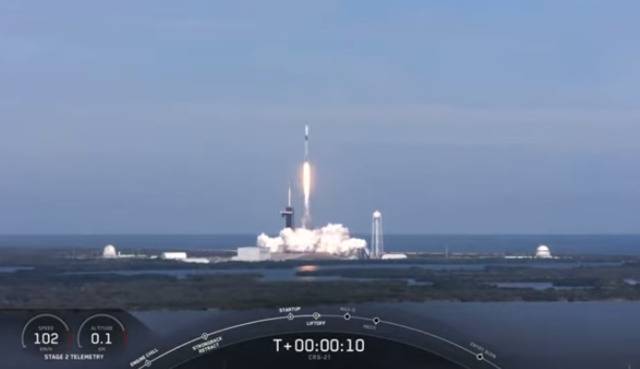 SpaceX向国际空间站发射搭载实验设备的新版龙飞船