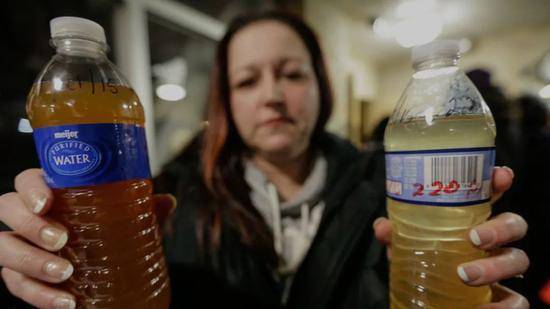 ·2015年10月，“弗林特水危机”爆发，当地饮用水被证实含铅量严重超标。