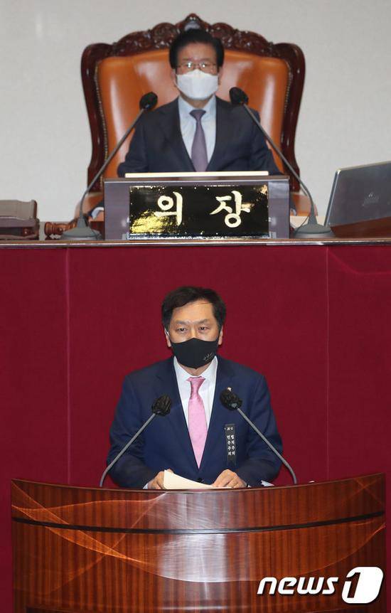 韩国在野党金起炫发表冗长演讲（news1）