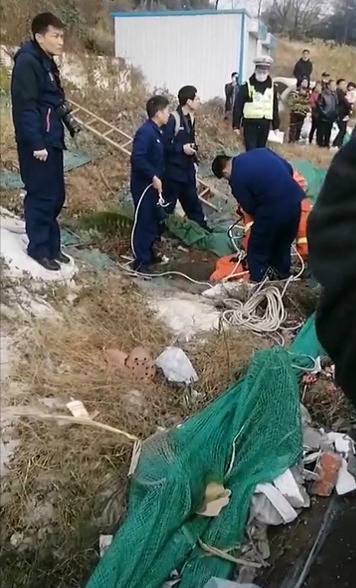 河南6岁男童坠入无盖窨井溺亡，道路施工两年路面修缮始终没完工